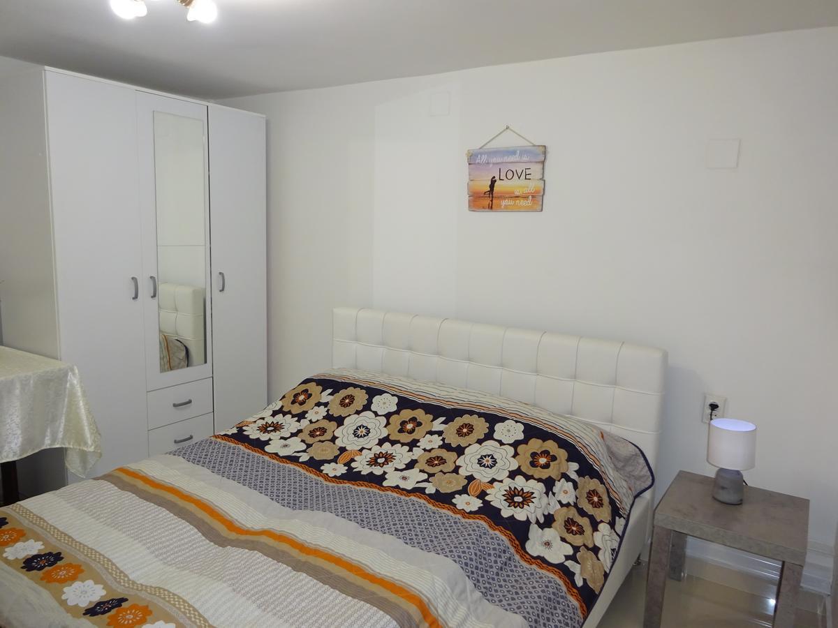 Jasmin White Apartment Szkopje Kültér fotó